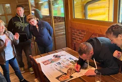 Tímová aktivita účastníkov pri práci s materiálmi